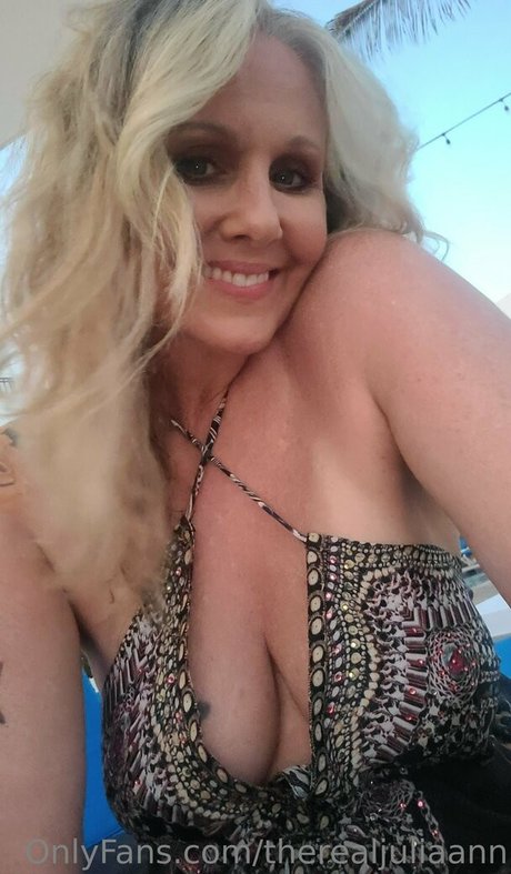 Therealjuliaann