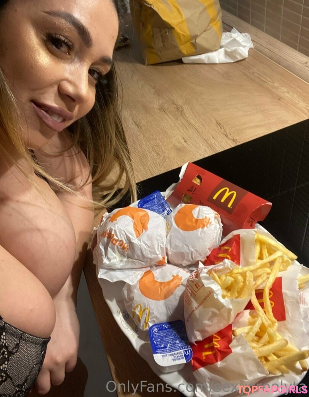 Foto desnuda filtrada de OnlyFans de Sexycreolyta #23 Foto desnuda filtrada de OnlyFans de Sexycreolyta #23