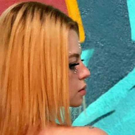 Foto desnuda filtrada de OnlyFans de Waifunextdoor