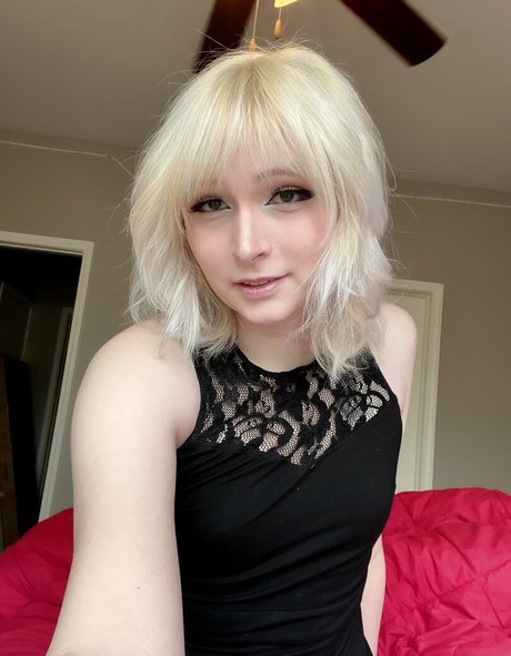Foto desnuda filtrada de OnlyFans de Rosewaltzex