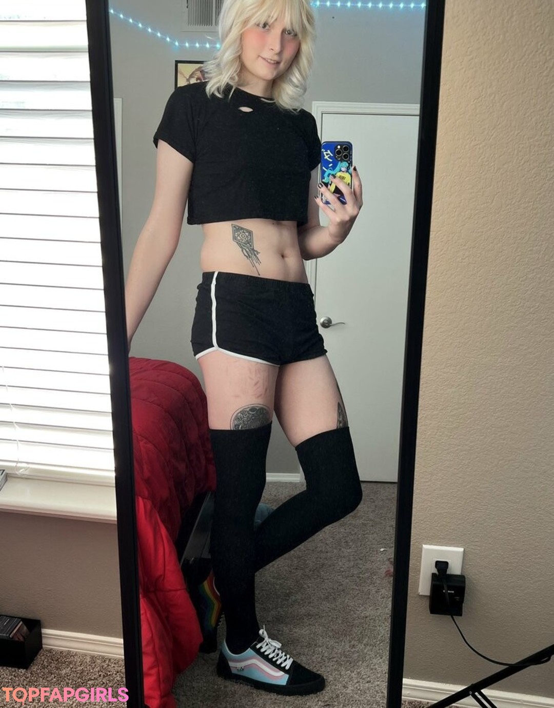 Foto desnuda filtrada de OnlyFans de Rosewaltzex #24 Foto desnuda filtrada de OnlyFans de Rosewaltzex #24