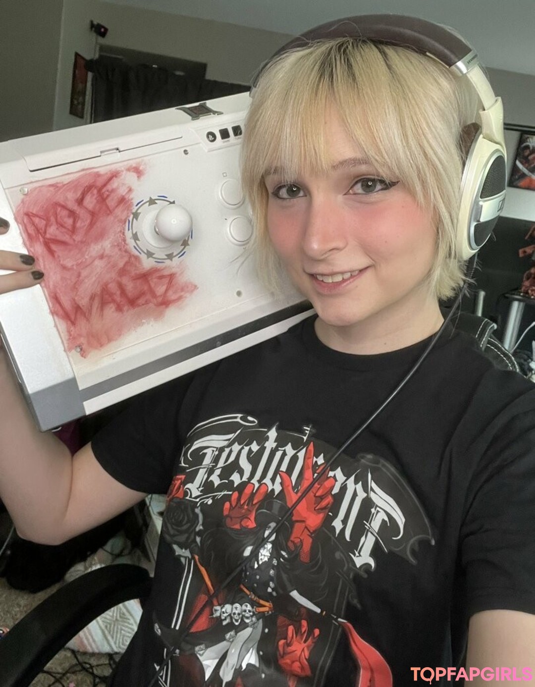 Foto desnuda filtrada de OnlyFans de Rosewaltzex #42 Foto desnuda filtrada de OnlyFans de Rosewaltzex #42