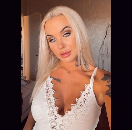 Foto desnuda filtrada de OnlyFans de Bloondiieee