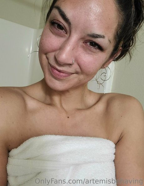 Foto desnuda filtrada de OnlyFans de Artemisbehaving