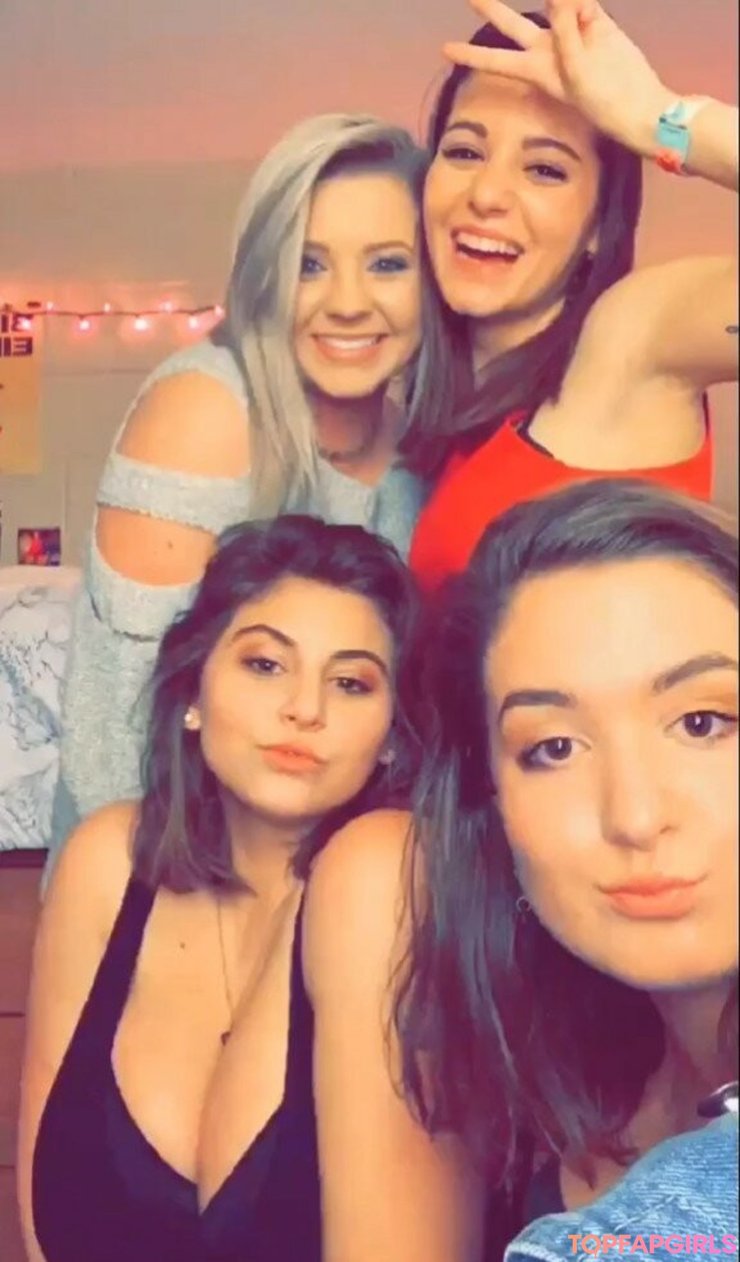 Foto desnuda filtrada de OnlyFans de Caroline Casbon #284 Foto desnuda filtrada de OnlyFans de Caroline Casbon #284