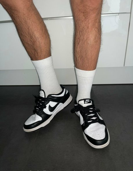 Foto desnuda filtrada de OnlyFans de Snkrsuncensored