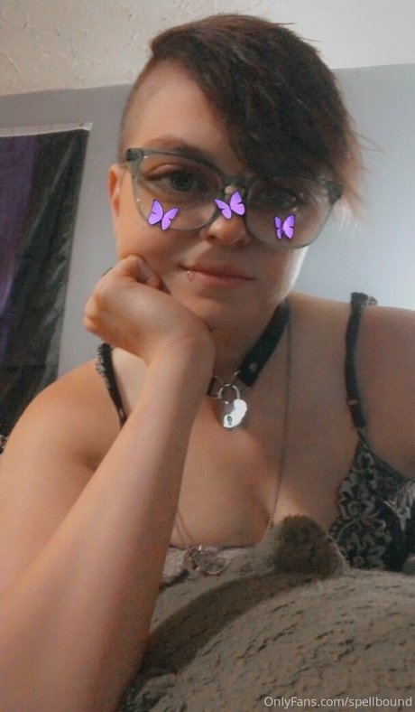 Foto desnuda filtrada de OnlyFans de Spellbound
