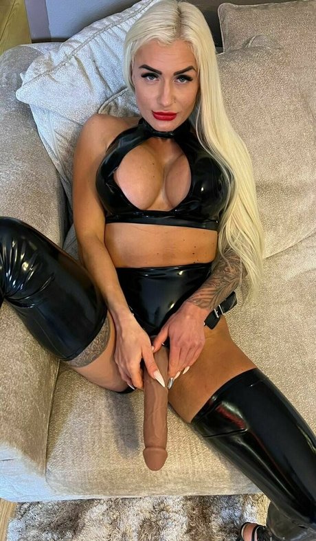Foto desnuda filtrada de OnlyFans de Queenmachine