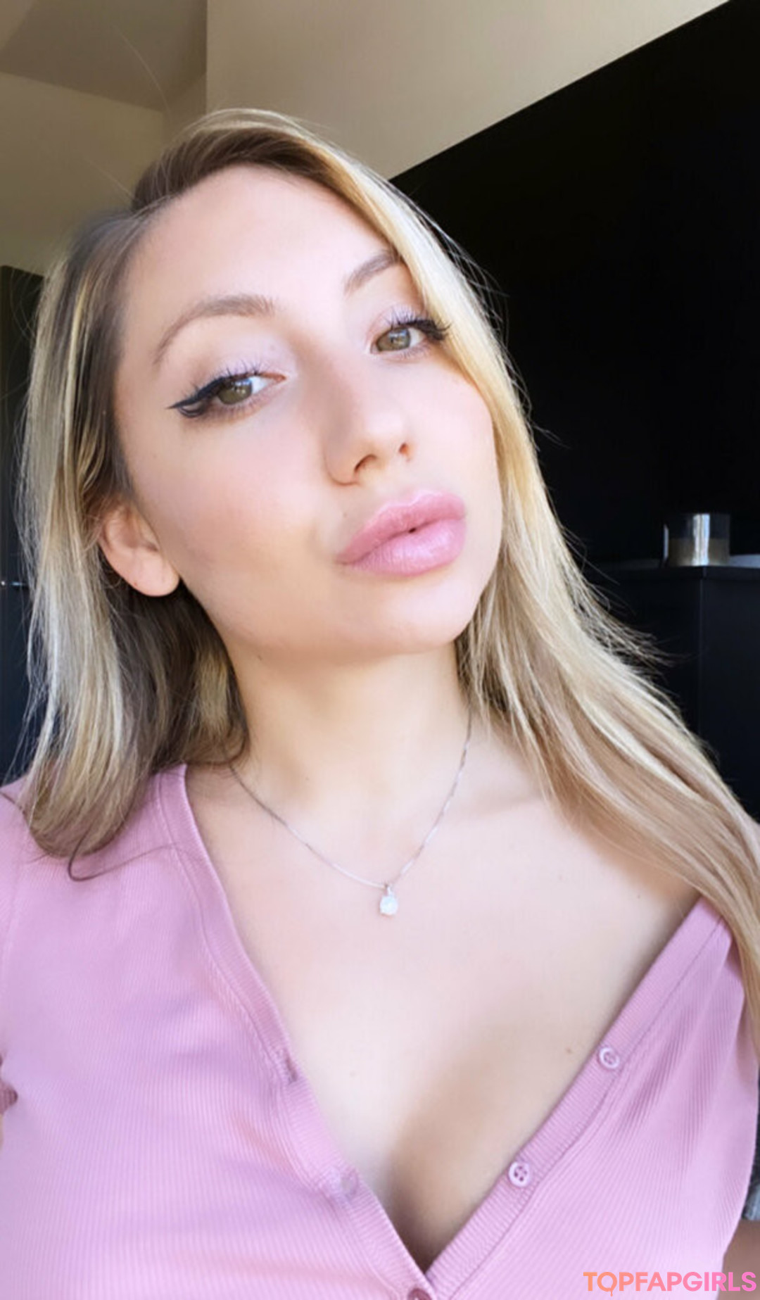 Foto desnuda filtrada de OnlyFans de Haleybrooks18 #520 Foto desnuda filtrada de OnlyFans de Haleybrooks18 #520