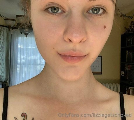 Foto desnuda filtrada de OnlyFans de Lizziegetschoked