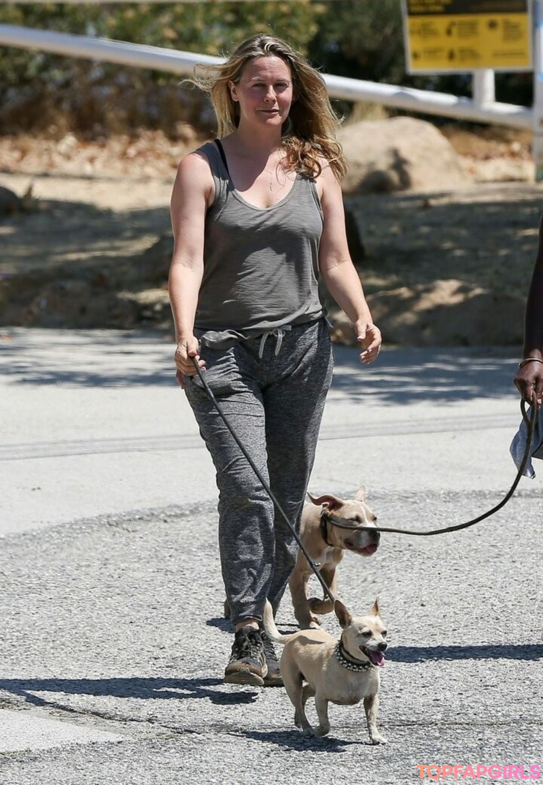 Foto desnuda filtrada de OnlyFans de Alicia Silverstone #41 Foto desnuda filtrada de OnlyFans de Alicia Silverstone #41