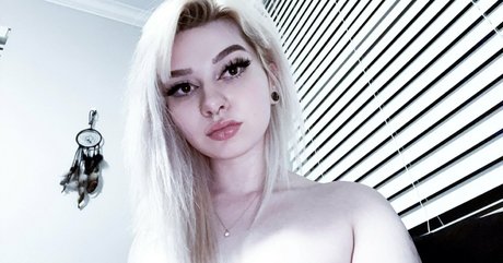 Foto desnuda filtrada de OnlyFans de Jisatsuwaifu