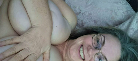 Foto desnuda filtrada de OnlyFans de Glamgran56