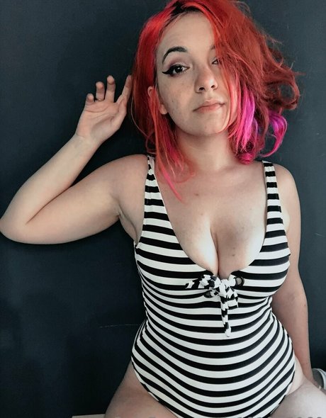 Foto desnuda filtrada de OnlyFans de Edelphiniumfree