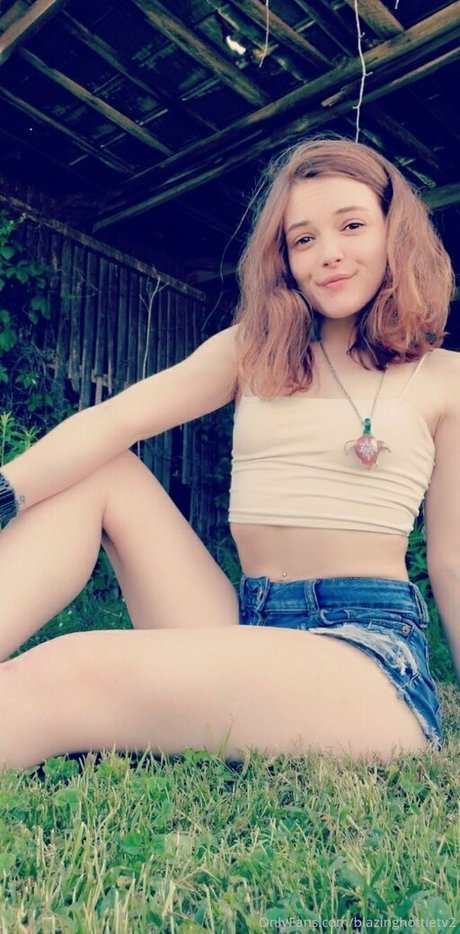 Foto desnuda filtrada de OnlyFans de Blazinghottietv2