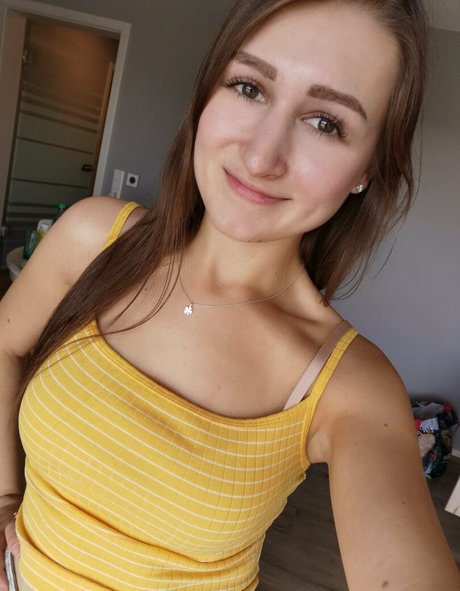 Foto desnuda filtrada de OnlyFans de Brunnette3