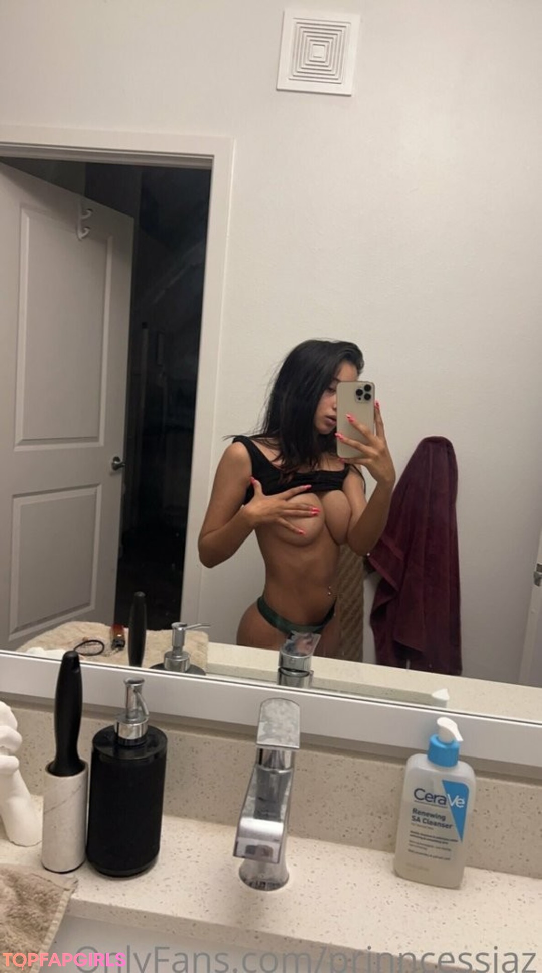 Foto desnuda filtrada de OnlyFans de Prinncessjaz #14 Foto desnuda filtrada de OnlyFans de Prinncessjaz #14