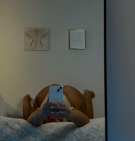 Foto desnuda filtrada de OnlyFans de Rowena Violet
