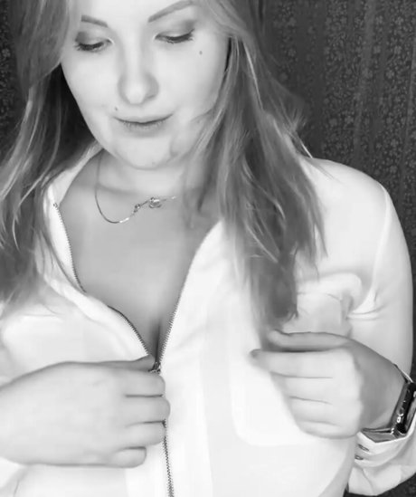 Kira Liv