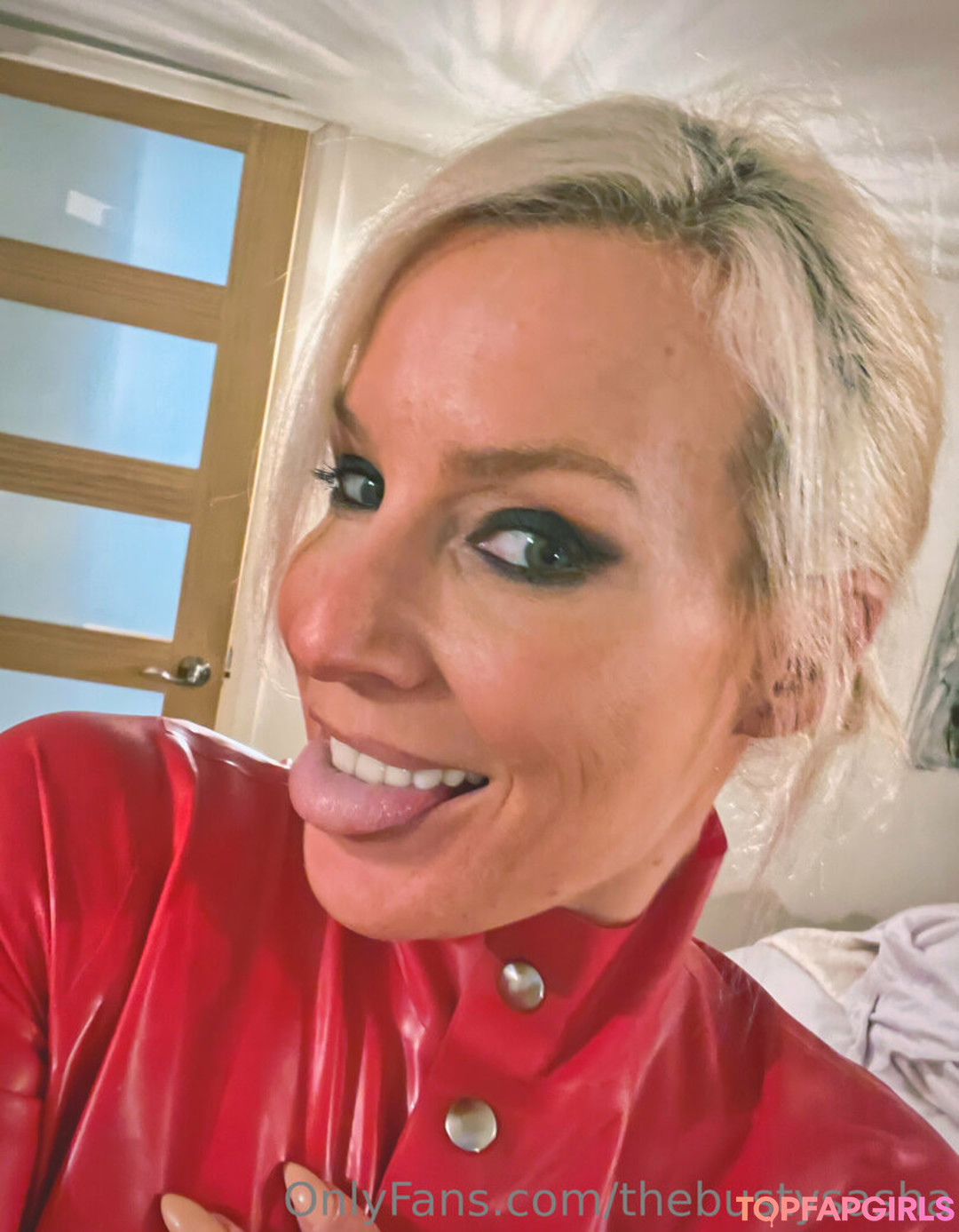 Foto desnuda filtrada de OnlyFans de Thebustysasha #704 Foto desnuda filtrada de OnlyFans de Thebustysasha #704