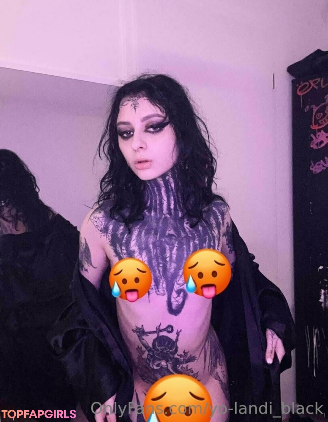 Foto desnuda filtrada de OnlyFans de Yolandiblack #88 Foto desnuda filtrada de OnlyFans de Yolandiblack #88