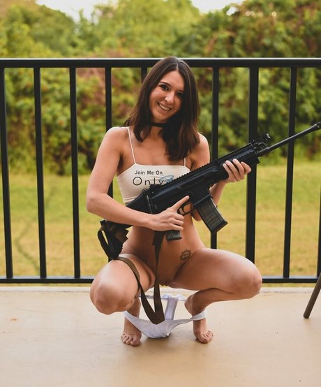 Foto desnuda filtrada de OnlyFans de Girls With Guns