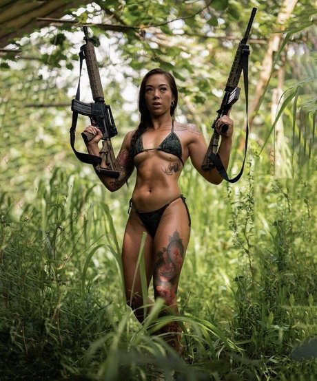 Girls With Guns