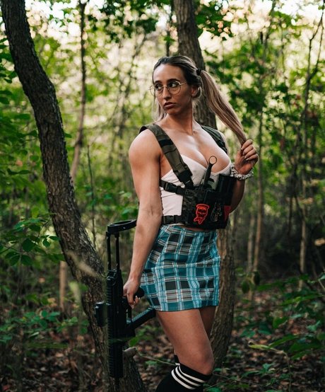 Foto desnuda filtrada de OnlyFans de Girls With Guns
