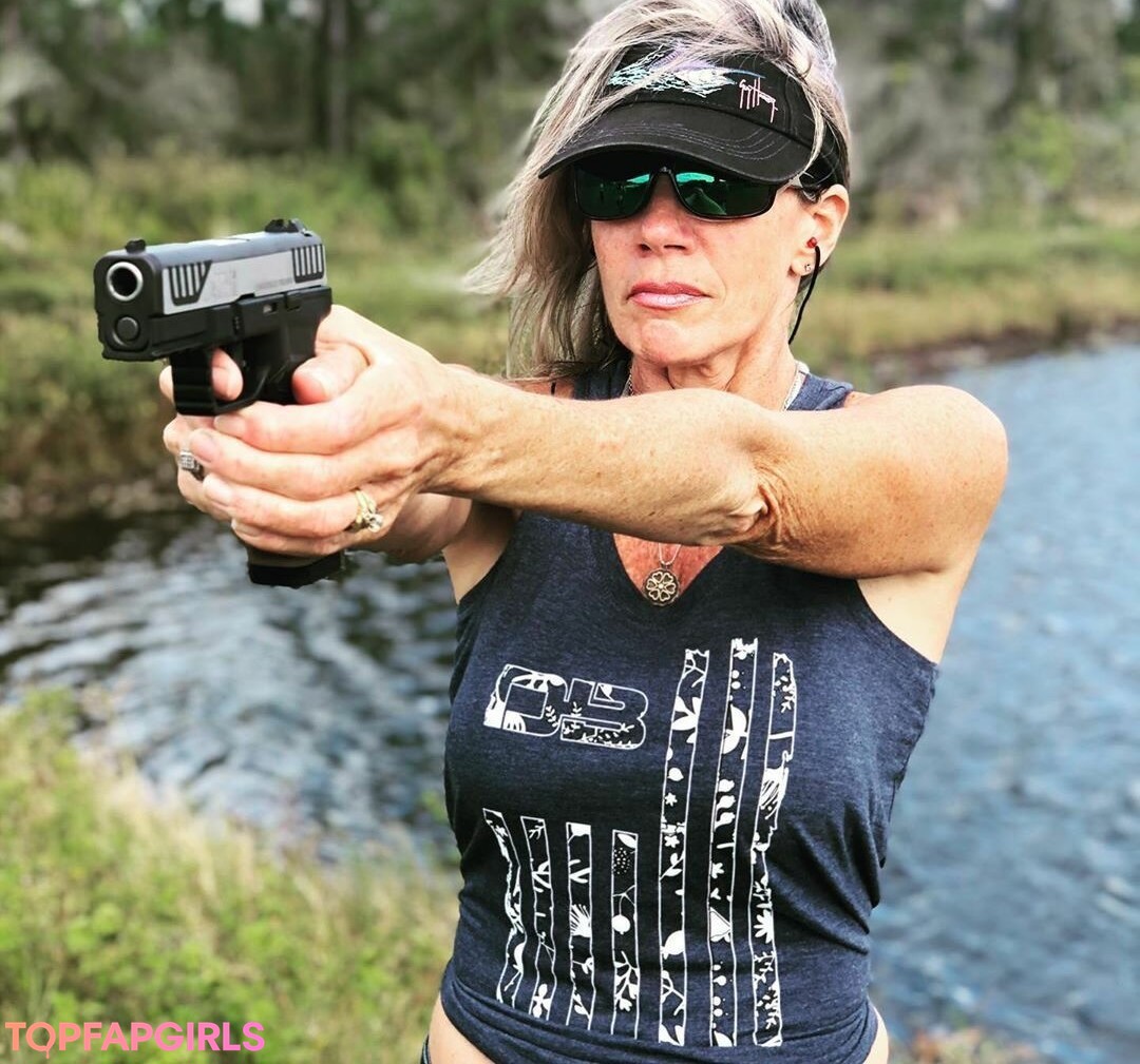 Foto desnuda filtrada de OnlyFans de Girls With Guns #488 Foto desnuda filtrada de OnlyFans de Girls With Guns #488