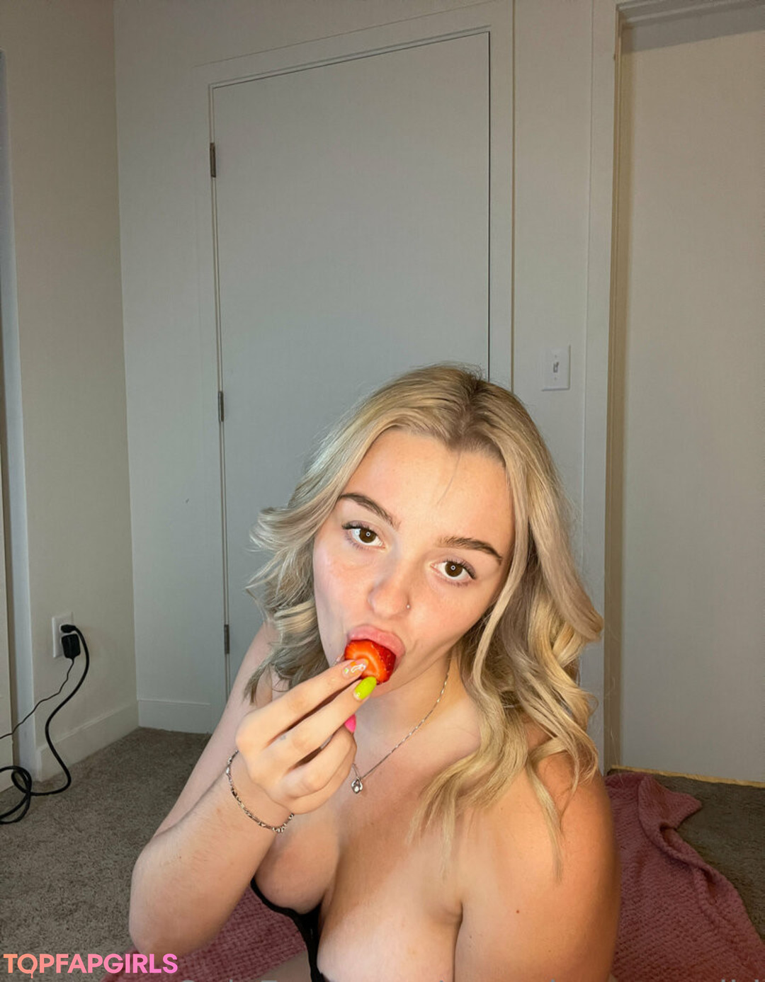 Foto desnuda filtrada de OnlyFans de Veronicagoeswild #15 Foto desnuda filtrada de OnlyFans de Veronicagoeswild #15