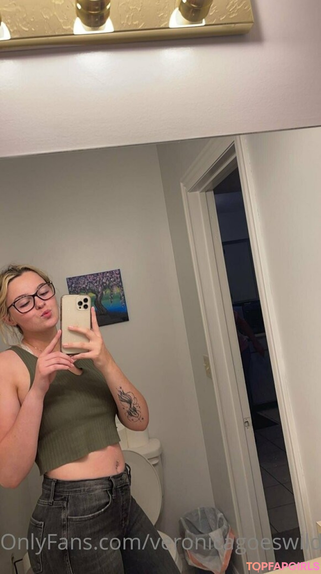 Foto desnuda filtrada de OnlyFans de Veronicagoeswild #8 Foto desnuda filtrada de OnlyFans de Veronicagoeswild #8