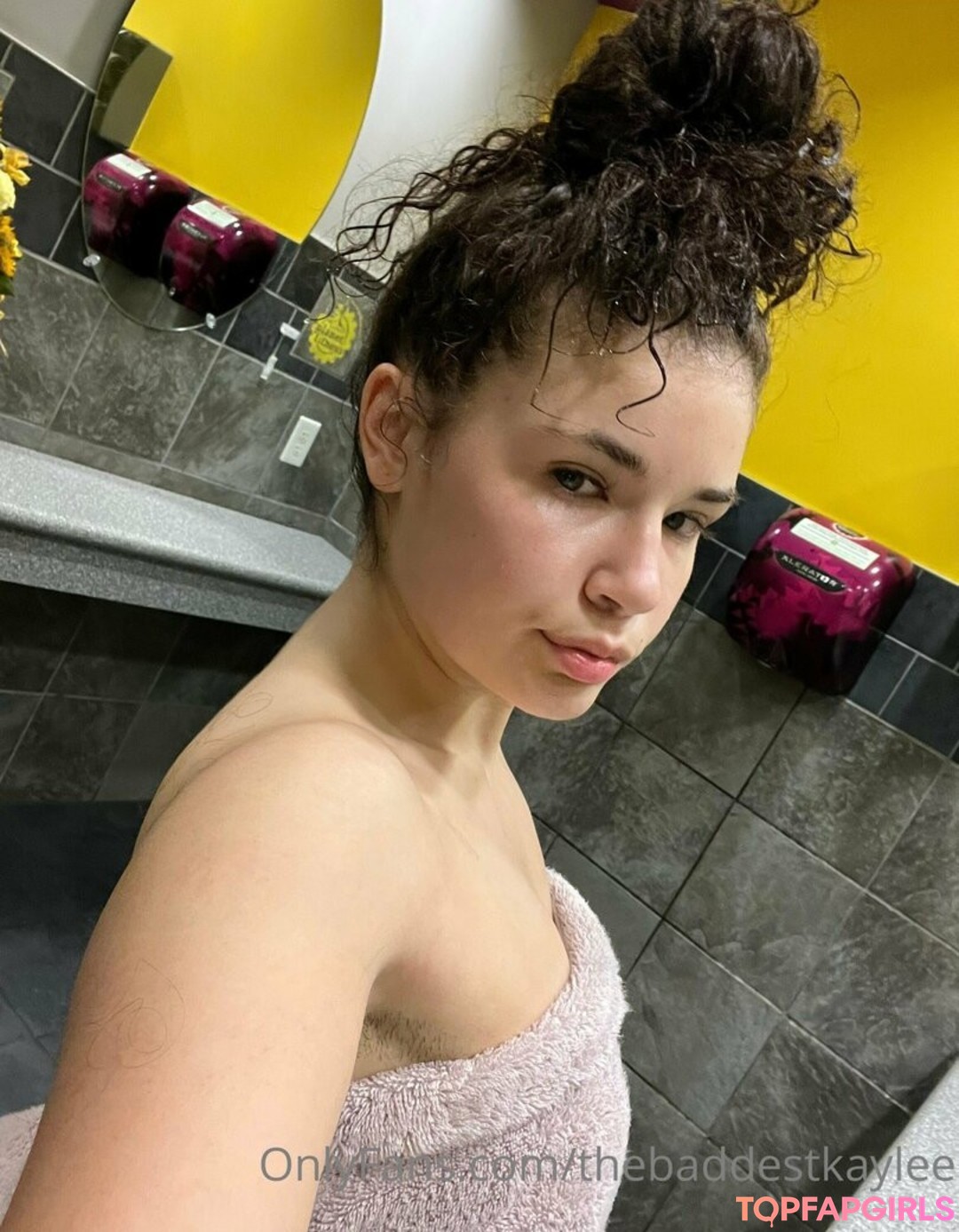 Foto desnuda filtrada de OnlyFans de Thebaddestkaylee #218 Foto desnuda filtrada de OnlyFans de Thebaddestkaylee #218