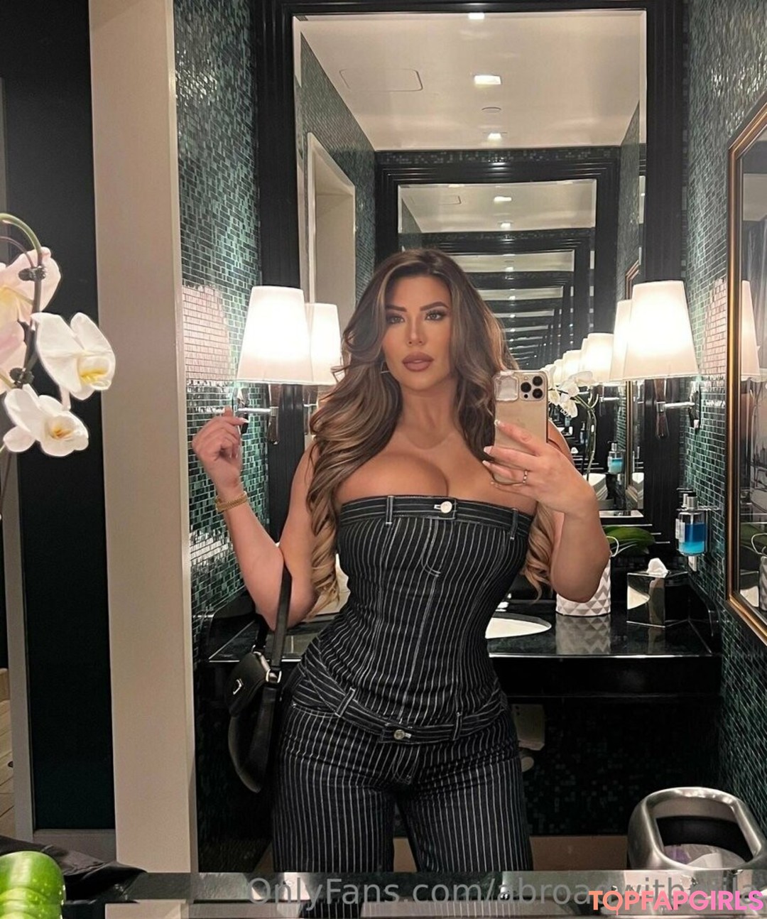 Foto desnuda filtrada de OnlyFans de Abroadwithmila #40 Foto desnuda filtrada de OnlyFans de Abroadwithmila #40