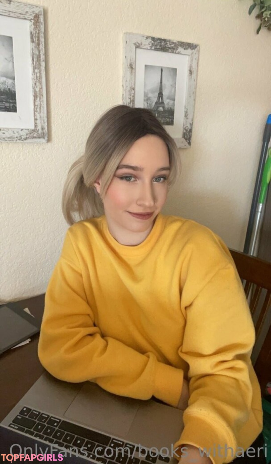 Foto desnuda filtrada de OnlyFans de Bookswithaeri #16 Foto desnuda filtrada de OnlyFans de Bookswithaeri #16