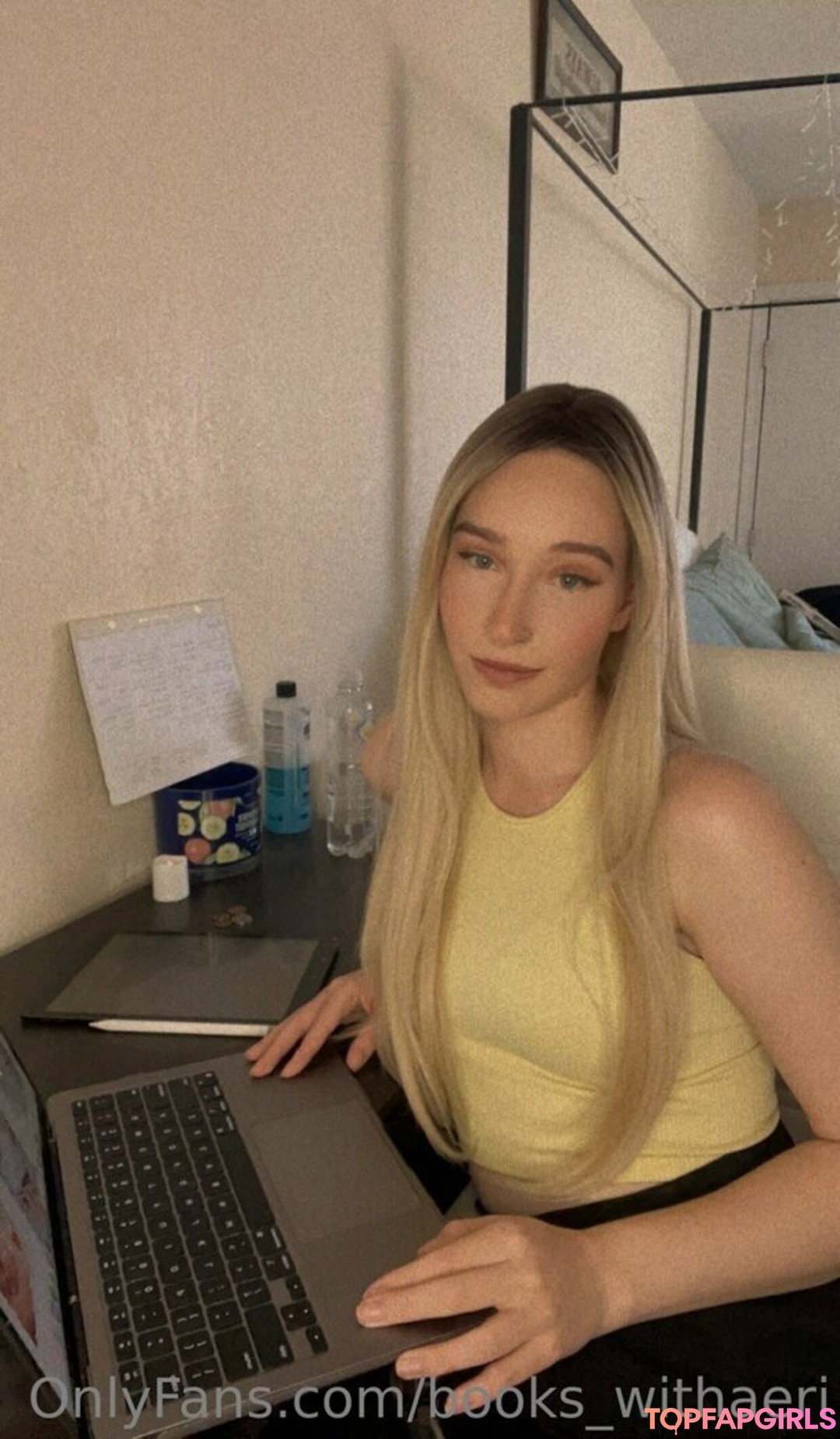 Foto desnuda filtrada de OnlyFans de Bookswithaeri #3 Foto desnuda filtrada de OnlyFans de Bookswithaeri #3