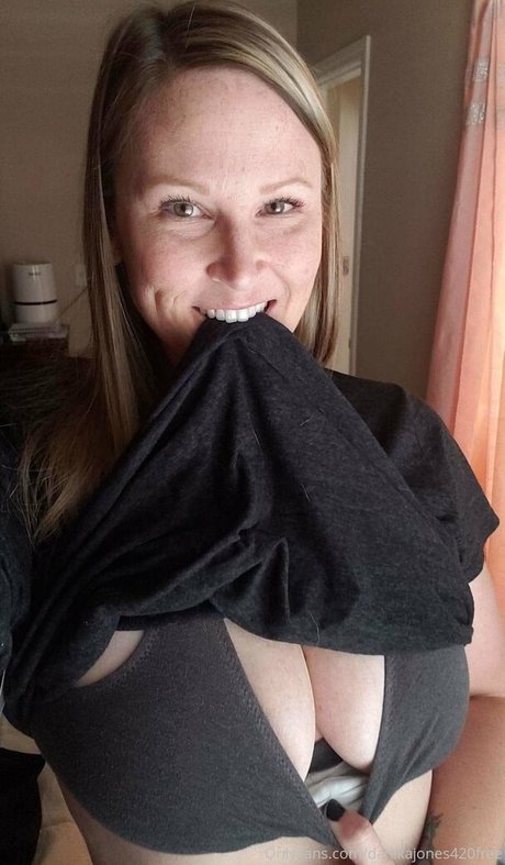 Foto desnuda filtrada de OnlyFans de Danikajones420free