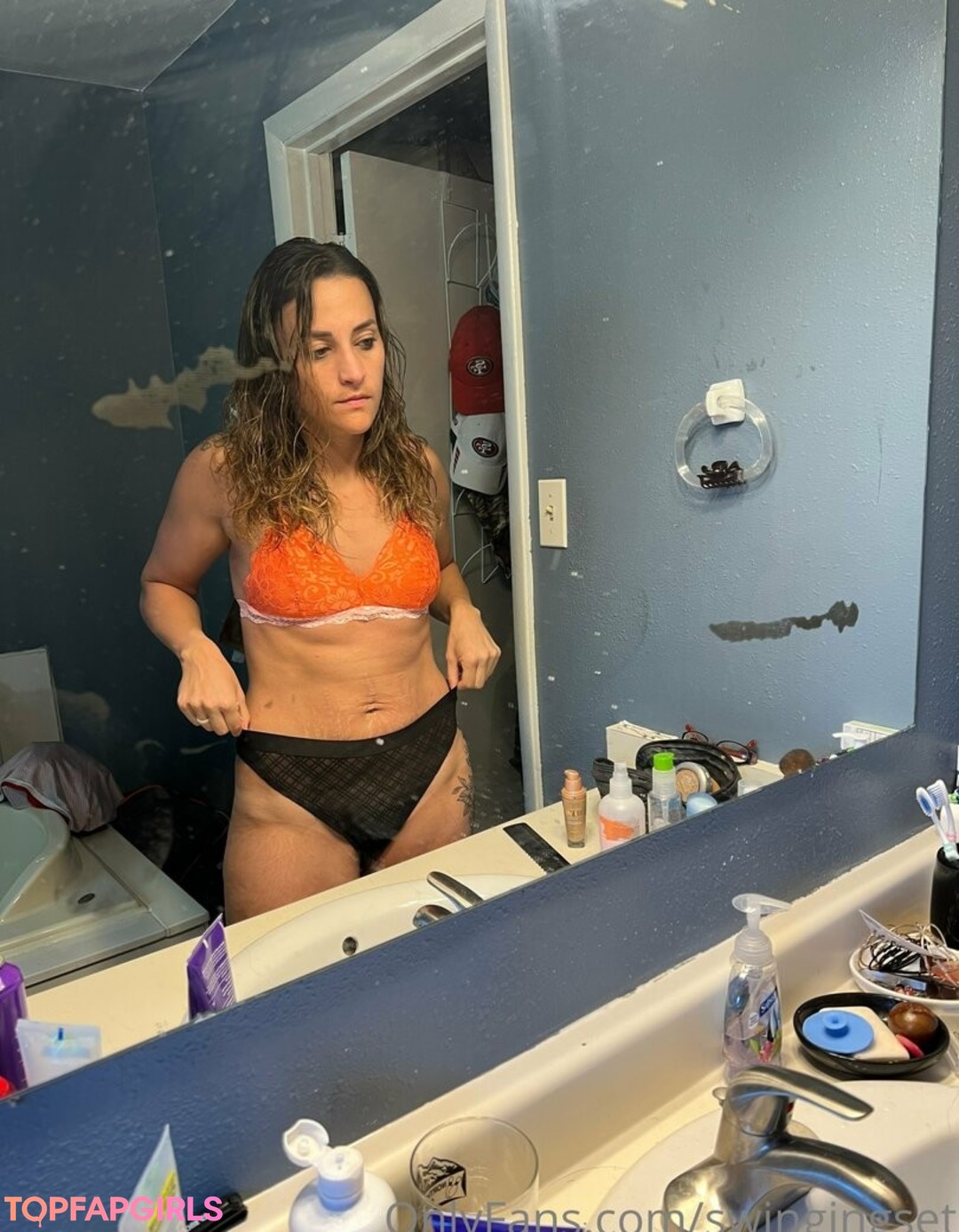 Foto desnuda filtrada de OnlyFans de Swingingset #3 Foto desnuda filtrada de OnlyFans de Swingingset #3