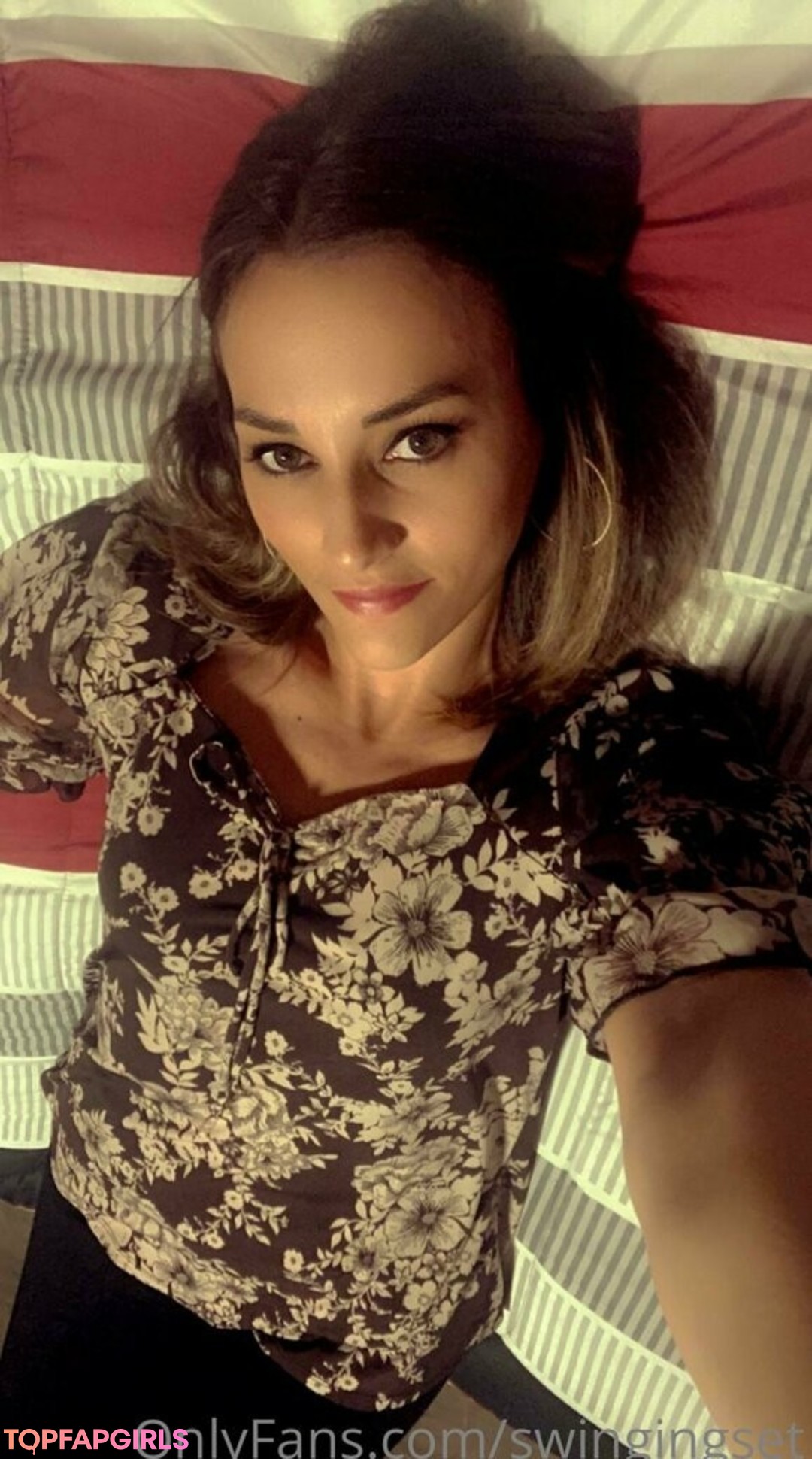 Foto desnuda filtrada de OnlyFans de Swingingset #75 Foto desnuda filtrada de OnlyFans de Swingingset #75