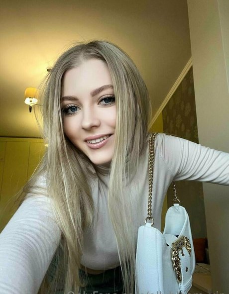 Ellybloomvip