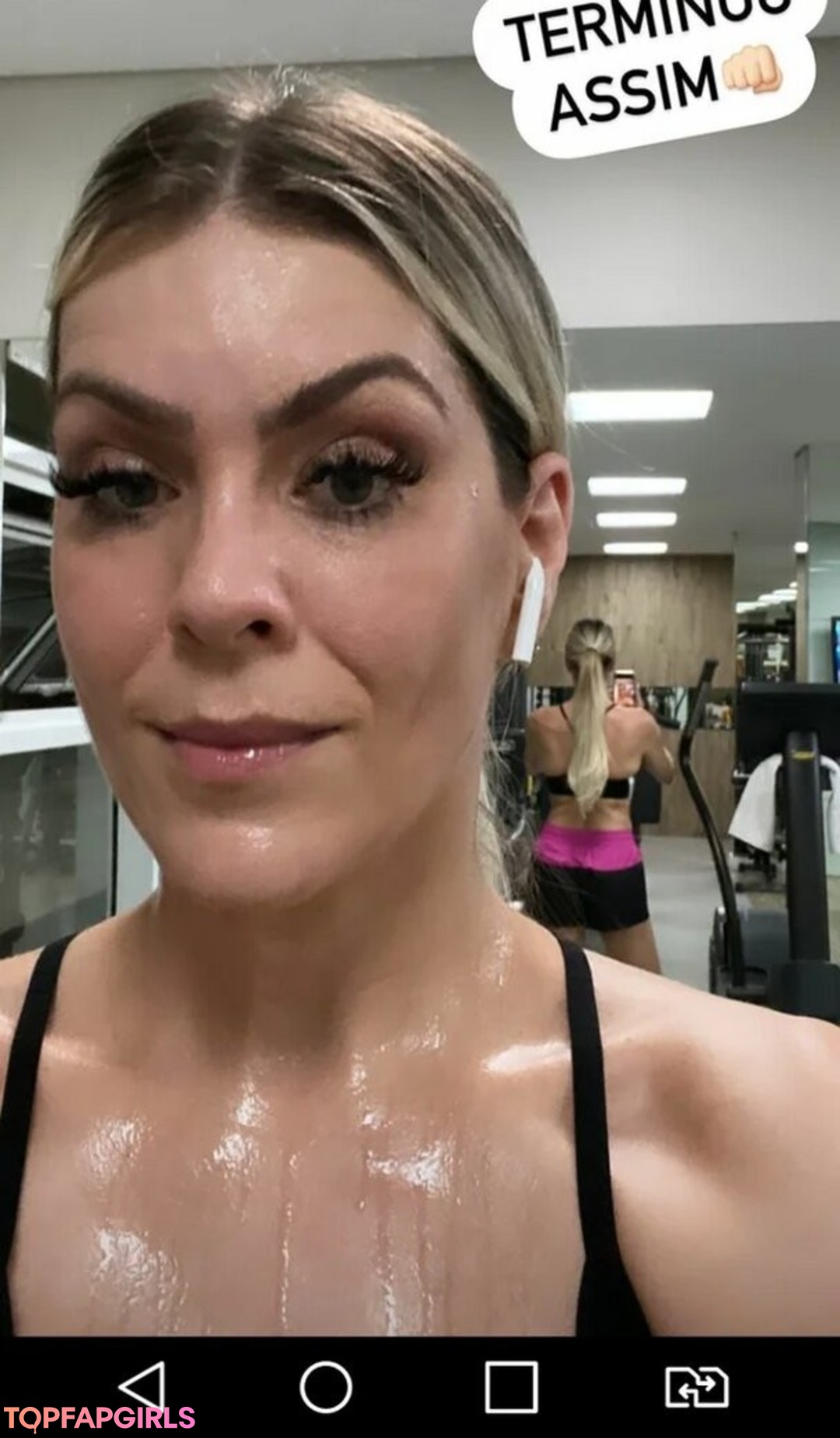 Foto desnuda filtrada de OnlyFans de Renata Fan #100 Foto desnuda filtrada de OnlyFans de Renata Fan #100