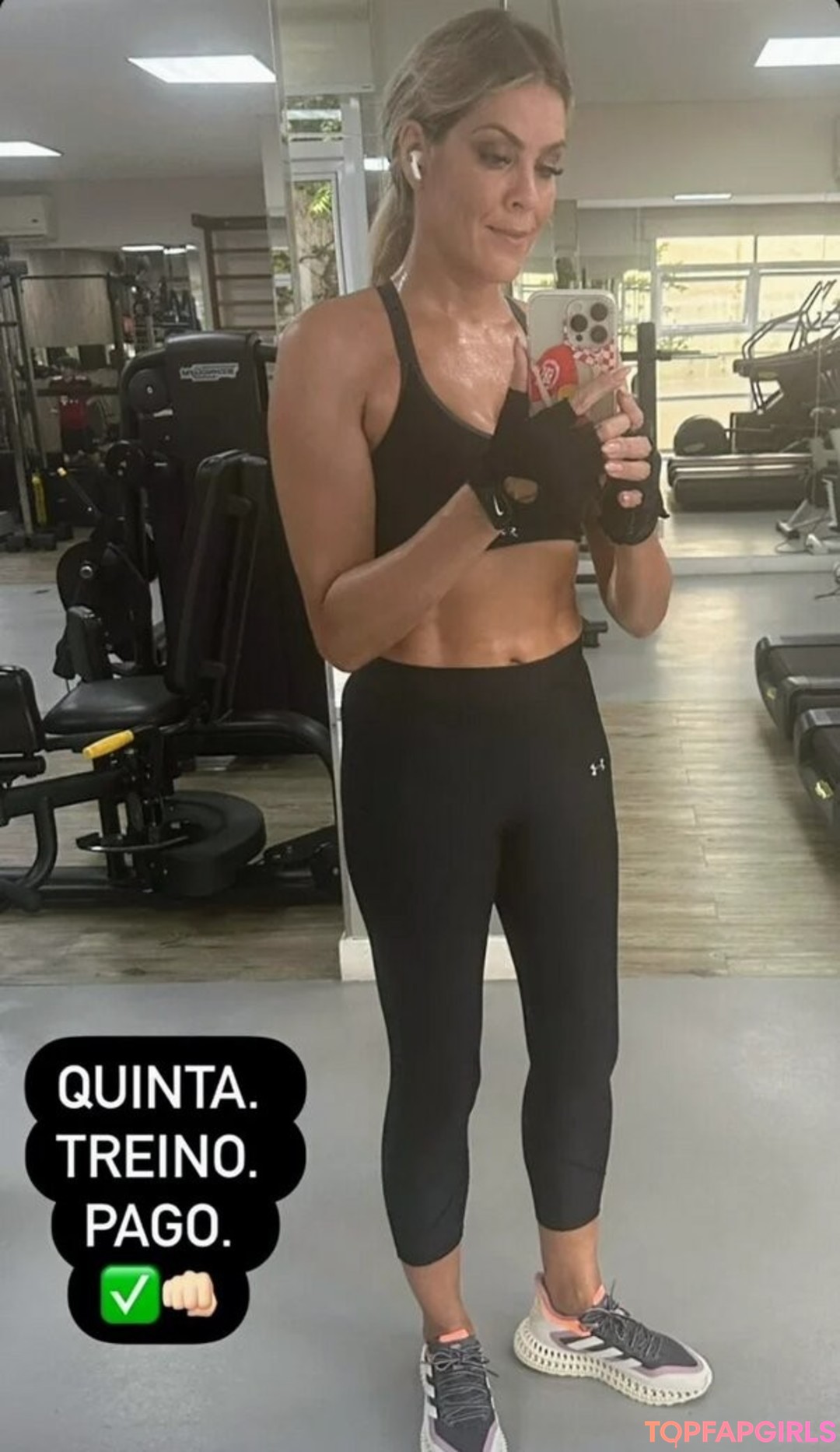 Foto desnuda filtrada de OnlyFans de Renata Fan #80 Foto desnuda filtrada de OnlyFans de Renata Fan #80