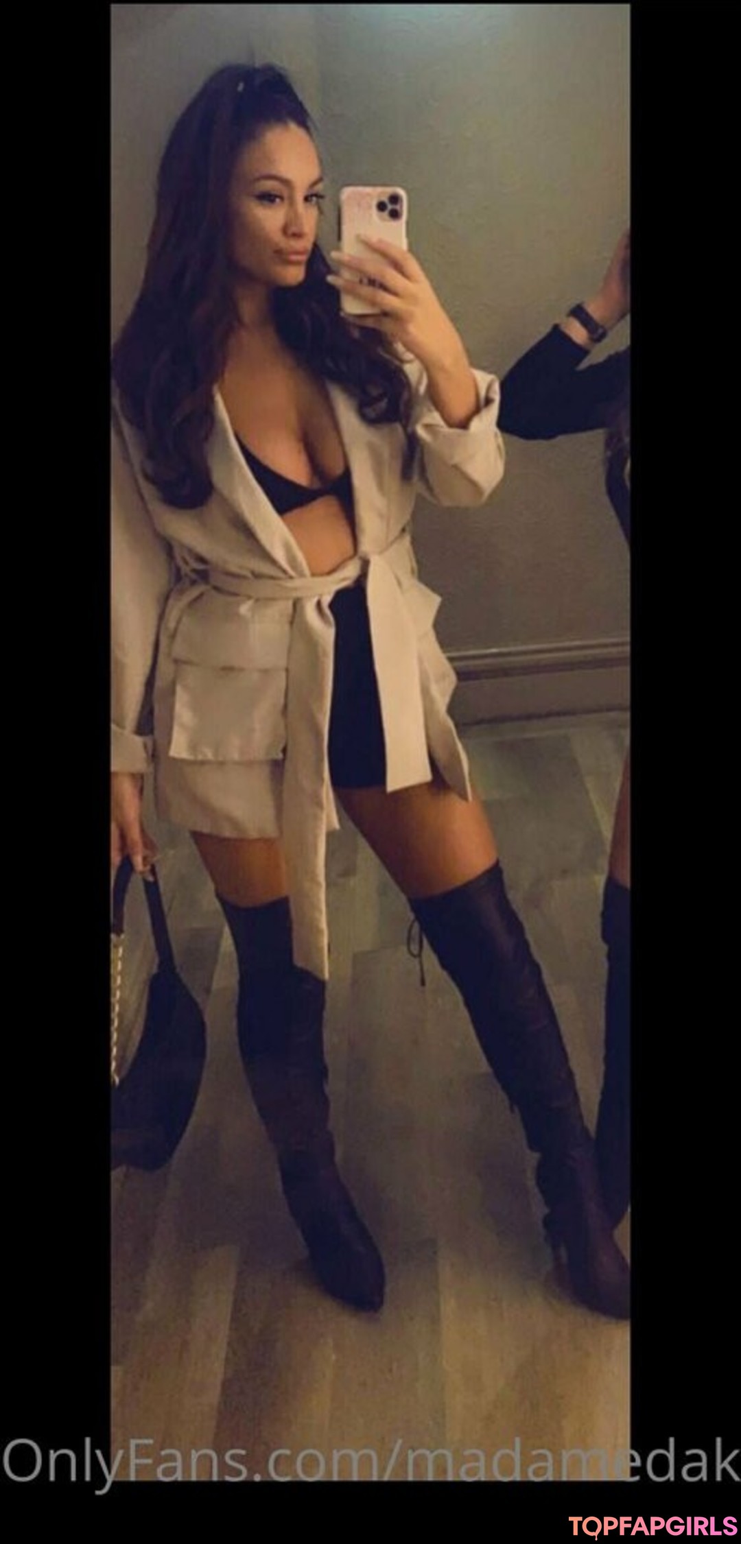 Foto desnuda filtrada de OnlyFans de Madamedakota #3 Foto desnuda filtrada de OnlyFans de Madamedakota #3