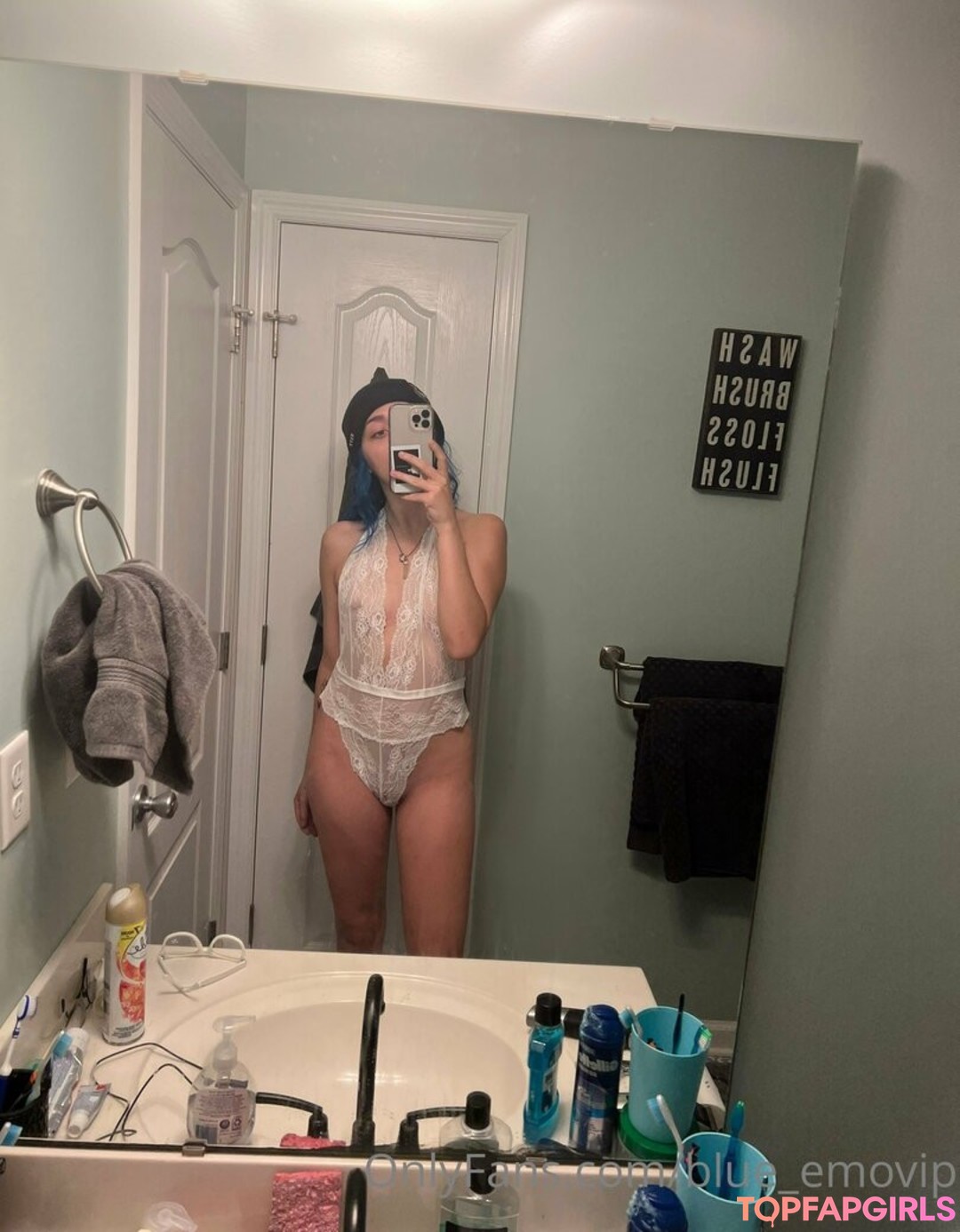 Foto desnuda filtrada de OnlyFans de Blueemofree #6 Foto desnuda filtrada de OnlyFans de Blueemofree #6