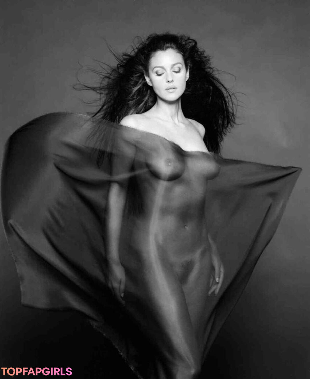 Foto desnuda filtrada de OnlyFans de Monica Bellucci #215 Foto desnuda filtrada de OnlyFans de Monica Bellucci #215