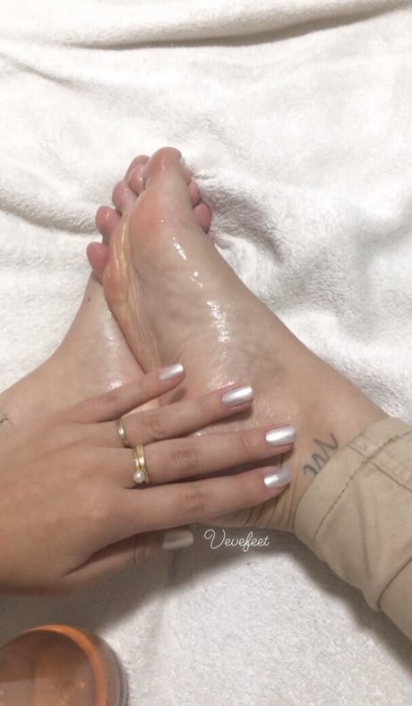 Foto desnuda filtrada de OnlyFans de Vevefeet