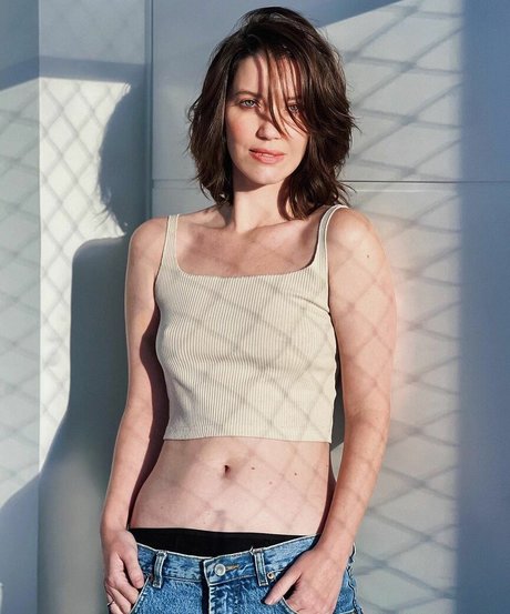 Nathalia Dill
