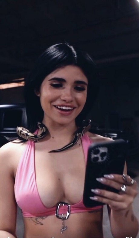 Foto desnuda filtrada de OnlyFans de Nessa Barrett