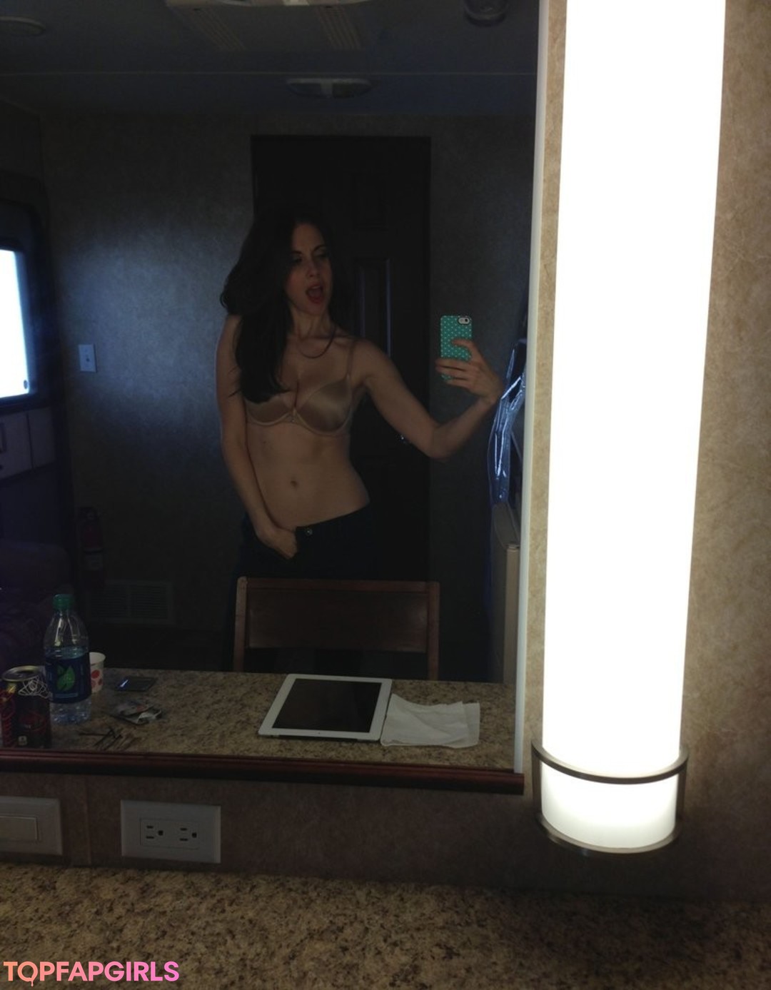 Foto desnuda filtrada de OnlyFans de Alison Brie #50 Foto desnuda filtrada de OnlyFans de Alison Brie #50