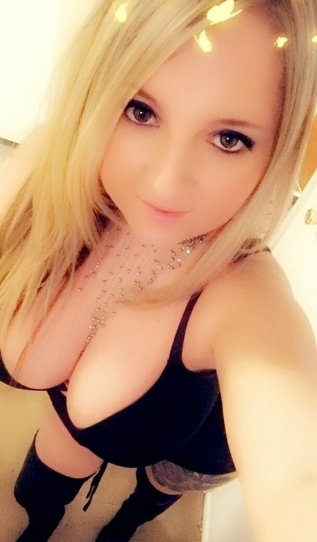 Foto desnuda filtrada de OnlyFans de Candykissxo