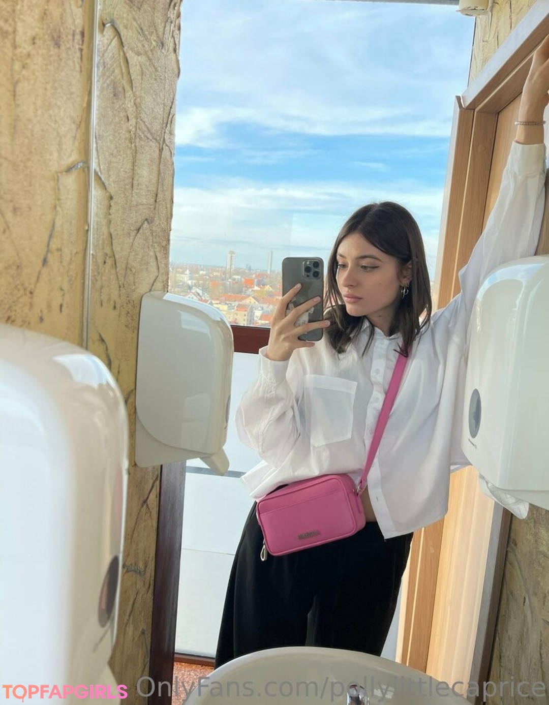 Foto desnuda filtrada de OnlyFans de Pollylittlecaprice #46 Foto desnuda filtrada de OnlyFans de Pollylittlecaprice #46